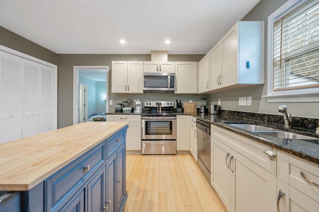 ראלי New Victorian Theme, 3Br, Lrg Backyard Close To Pnc Arena, Downtown, And Rdu Airport מראה חיצוני תמונה